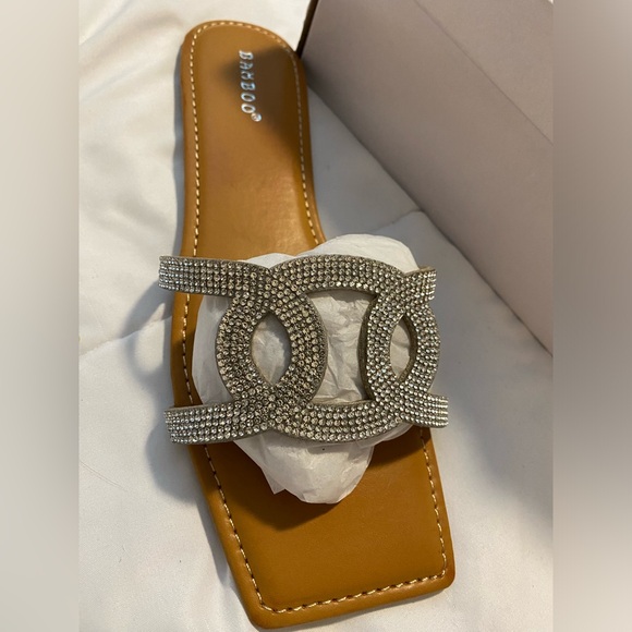 NEW in box, never worn. Bamboo Edge-21 sandal. Size 9 Silver square toe - Picture 3 of 6